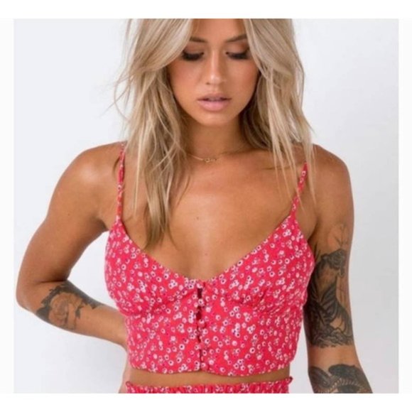 Princess Polly Tops - PRINCESS POLLY Red White Floral Spaghetti Strap Crop Top Size 8